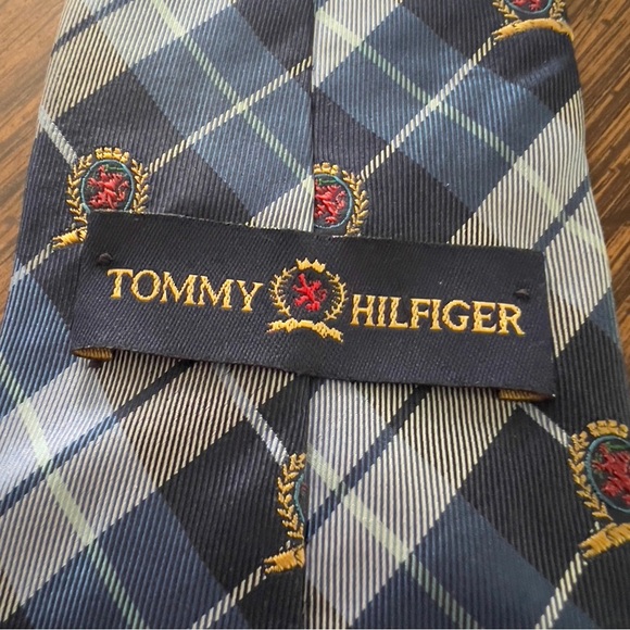 Tommy Hilfiger Italian Silk Necktie 58” - Picture 2 of 5